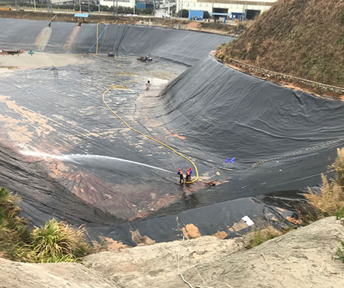 金城江废水池清理