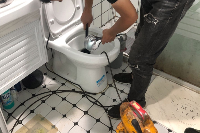 金城江马桶堵塞自己疏通还是找师傅?专业上门服务让你省时更省心
